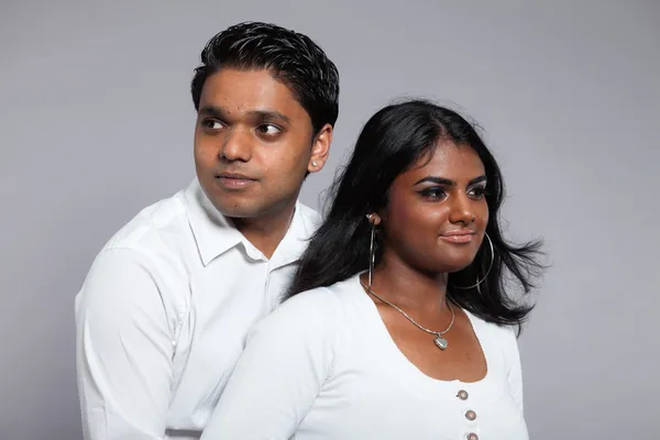 Young romantic indian couple. Wearing white shirt and jeans. Stu — Stock Photo, Image