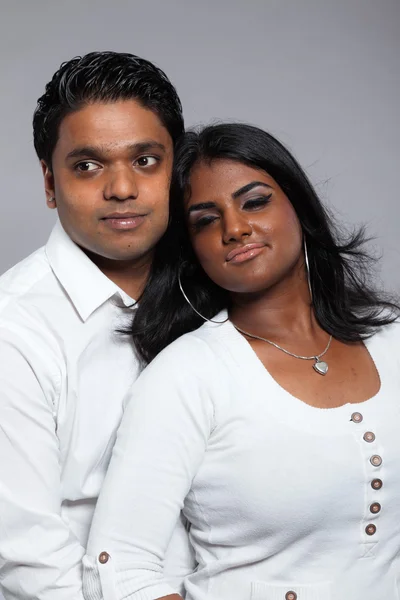 Young romantic indian couple. Wearing white shirt and jeans. Stu — Stock Photo, Image