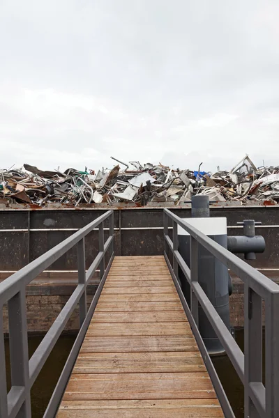 Container ship filled with scrap. — Stock Photo, Image