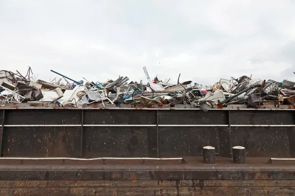 Container ship filled with scrap. — Stock Photo, Image