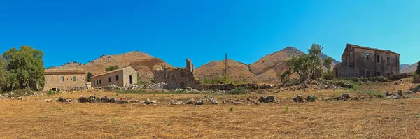 最古老的村的科孚岛的全景镜头。蓝蓝的天空. — 图库照片