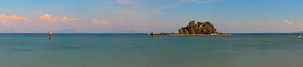 Imagem panorâmica de longa exposição de Mouse Island. Água azul e céu — Fotografia de Stock