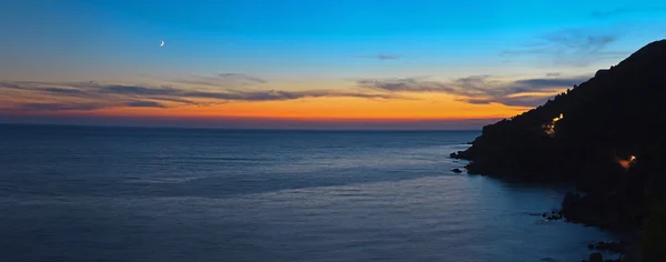 Panoramic shot of beautiful coast of Mirtiotissa beach at sunset — Stock Photo, Image