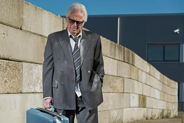 Depressed senior business man with sunglasses without a job and — Stock Photo, Image