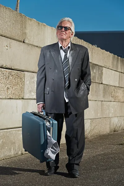 Depressed senior business man with sunglasses without a job and — Stock Photo, Image