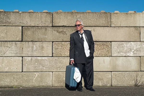 Lonely wandering depressed senior business man with sunglasses w — Stock Photo, Image