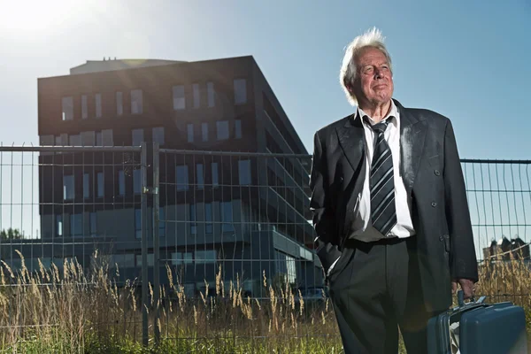 Depressed senior business man without a job standing in front of — Stock Photo, Image