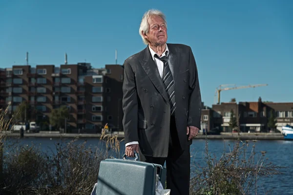 Senior business man without a job and homeless on the street. Ho — Stock Photo, Image