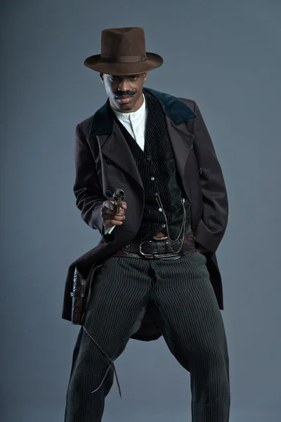 Tir rétro Afro america western cow-boy homme avec moustache. Nous... — Photo