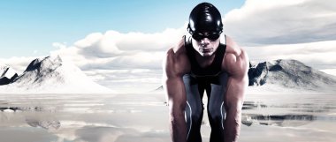 yüzücü triatlon kaslı adam şapka ve gözlük, açık bir