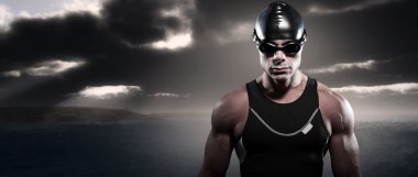 yüzücü triatlon adam şapka ve gözlük kaba deniz, açık