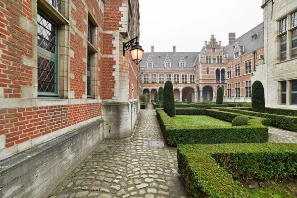 Inner courtyard of Margaret of Austria's Palace or Court of Savo — Stockfoto