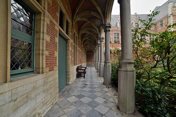 Patio interior del Palacio de Margarita de Austria o Corte de Savo — Foto de Stock