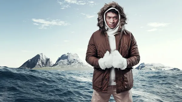 Asian winter sport fashion man in arctic mountain landscape. Wea — Stock Photo, Image