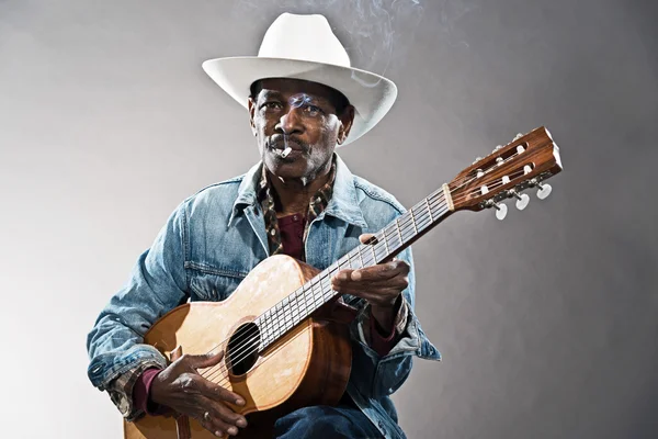 Retro senior afro-americano blues uomo in tempi di schiavitù. Wearin — Foto Stock