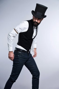 Retro hipster 1900 moda siyah saçlı ve sakallı adam. nedir