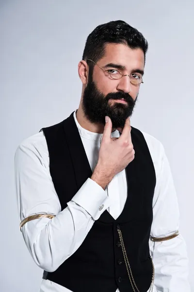 Retro hipster 1900 fashion man with black hair and beard. Wearin — Stock Photo, Image