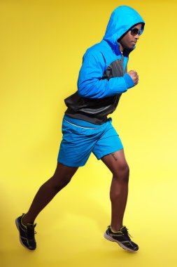 atletik spor giyim moda siyah adam. Runner hoody jack ile