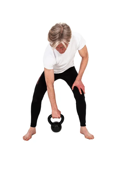 Homem de fitness sênior exercitando com peso. Isolado em branco . — Fotografia de Stock