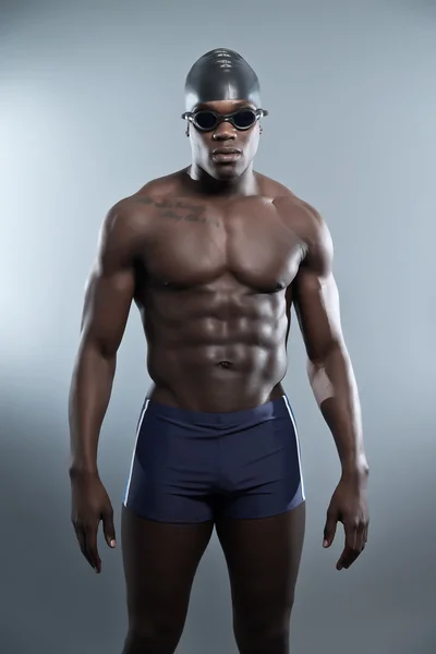 Athletic muscled black african swimmer wearing protective glasse — Stock Photo, Image
