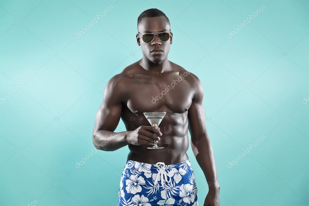 いまひとつの保持夏黒アフリカ系アメリカ人の筋肉フィットネス男 ストック写真 C Ysbrand