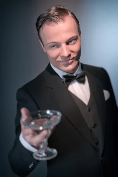 Smiling retro 1920 business fashion man holding champagne glass. — Stock Photo, Image