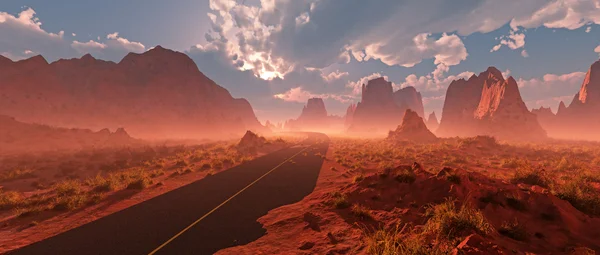 Vieille route à travers le désert rocheux rouge paysage avec ciel nuageux et — Photo