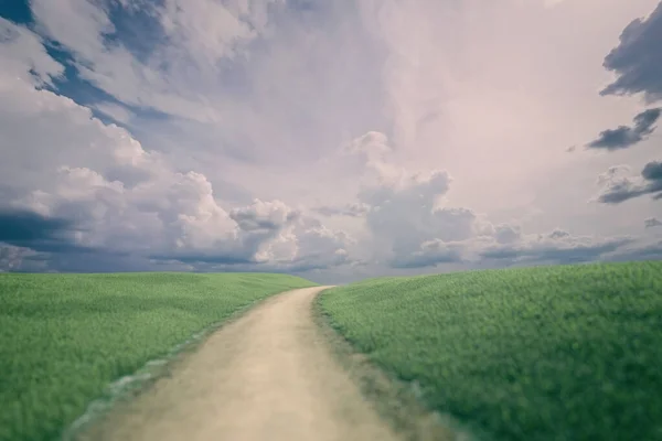 Paisagem Rolante Com Uma Estrada Terra Céu Azul Nublado Verão — Fotografia de Stock