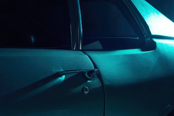 Дверь Боковое Стекло Классического Американского Автомобиля Синем Свете — стоковое фото