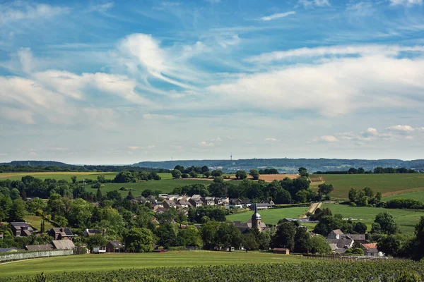 Small Village Church Rolling Sunny Countryside Blue Cloudy Sky — Foto Stock