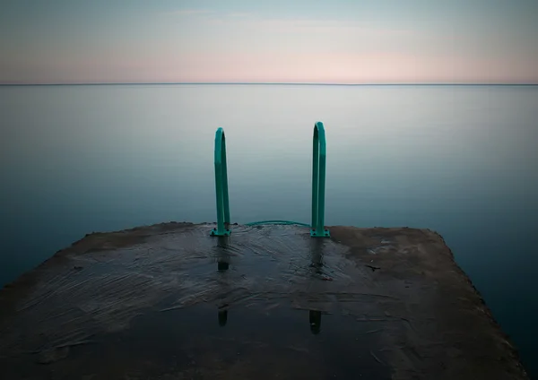 Tranquilidad. Lonely Pier . — Foto de Stock