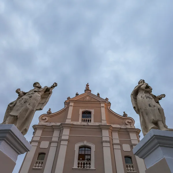 Trinitarsky kyrka i kamianets-podilskyi. Ukraina — Stockfoto