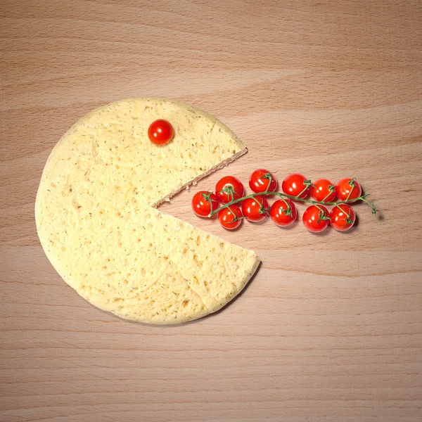 Εννοιολογική πίτσα χαμόγελο φάει ντομάτες — Φωτογραφία Αρχείου