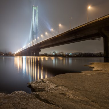 Kış Güney Köprüsü. Ukrayna. Kiev.