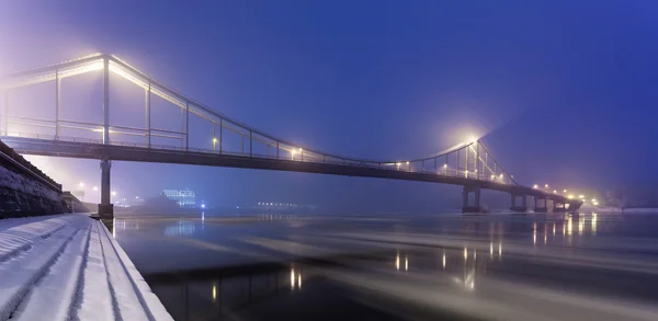 Ponte pedonale in inverno Kiev — Foto Stock