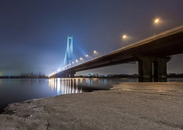 Kiev, Ukrayna akşam içinde Güney Köprüsü — Stok fotoğraf