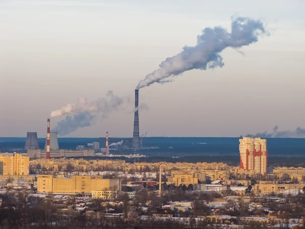 Elektrárna v zimě city — Stock fotografie