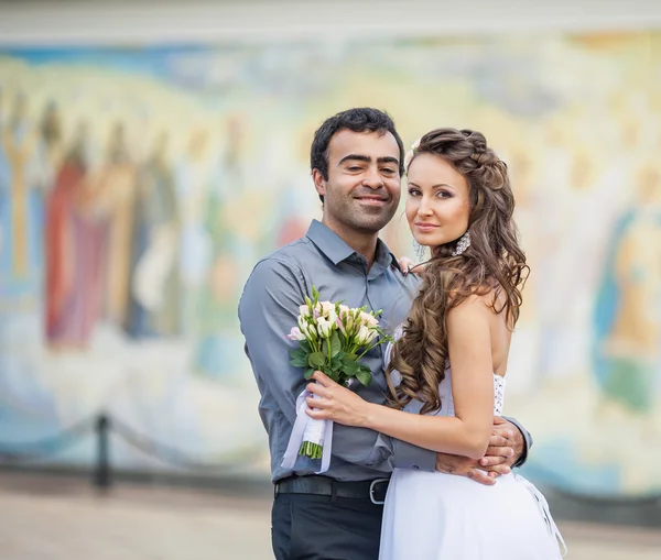 Happy bride and groom on their wedding — Stock Photo, Image