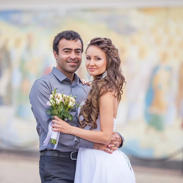 Happy bride and groom on their wedding — Stock Photo, Image