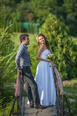 Mutlu gelin ve damat düğünlerinde