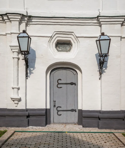 Façade d'une ancienne maison antique — Photo