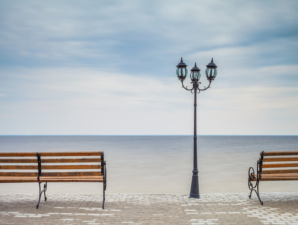 Осенняя набережная Киевского моря
