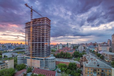 Şantiyede gün batımı