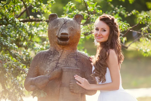 Beautiful woman outdoors in a city — Stock Photo, Image