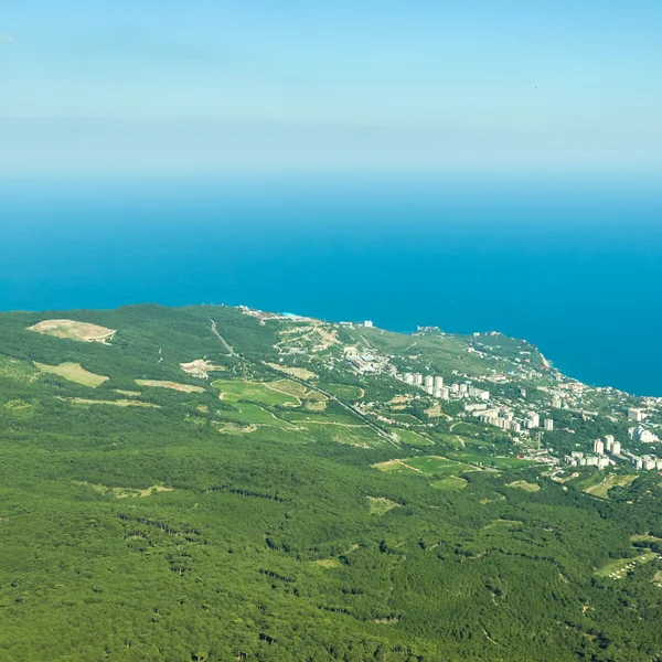 A panoramic view of Yalta city from Ai-Petri mountain, Crimea, Ukraine — Stock Photo, Image