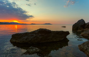 Denizde altın gün batımı