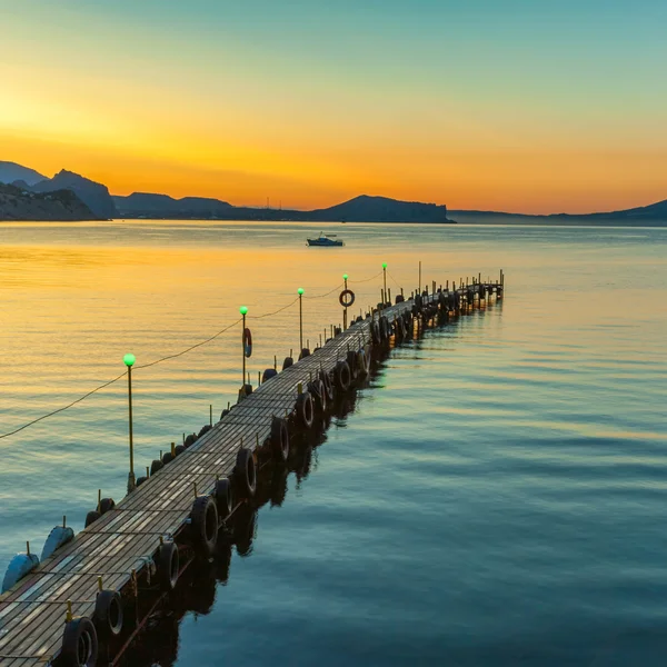 Atardecer dorado en el mar — Foto de Stock