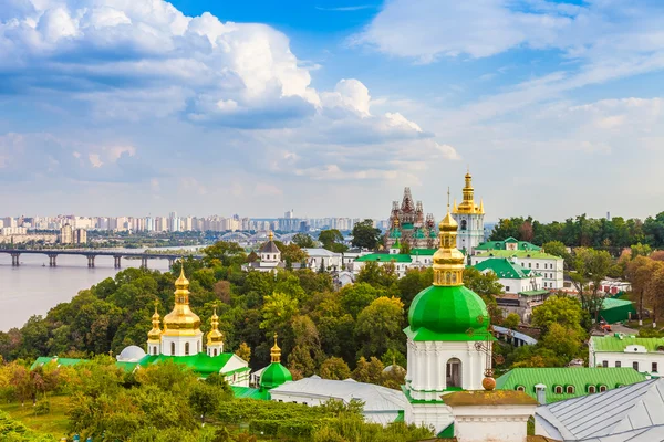 Panoramiczny widok Kijów pechersk lavra prawosławny klasztor w Kijowie, Ukraina — Zdjęcie stockowe