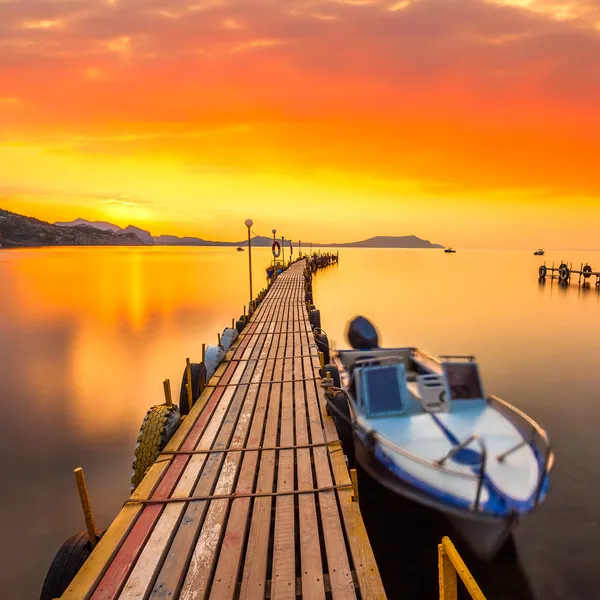 Pôr-do-sol dourado no mar — Fotografia de Stock