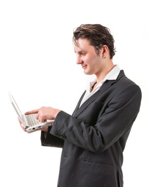 beyaz izole geçici işçi - laptop ile genç adam portresi